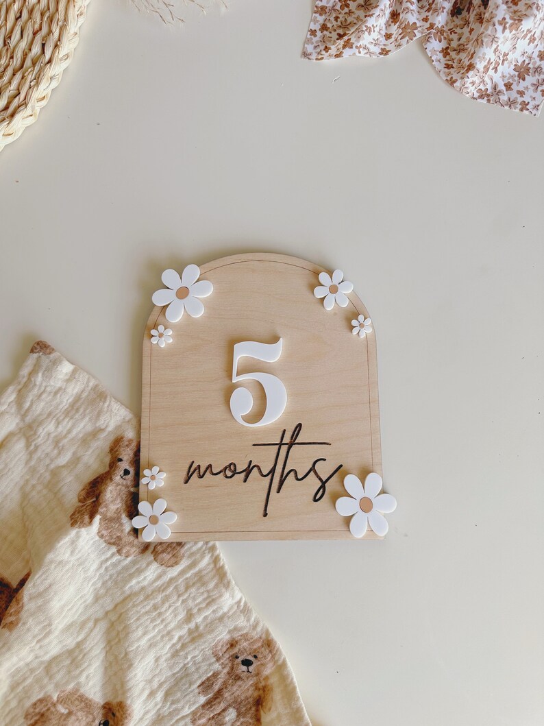 Baby Milestone Boho Baby Milestone Wooden daisy Flower Milestone Disc Monthly Baby Milestone Marker Baby Growth Baby Photo Prop image 3