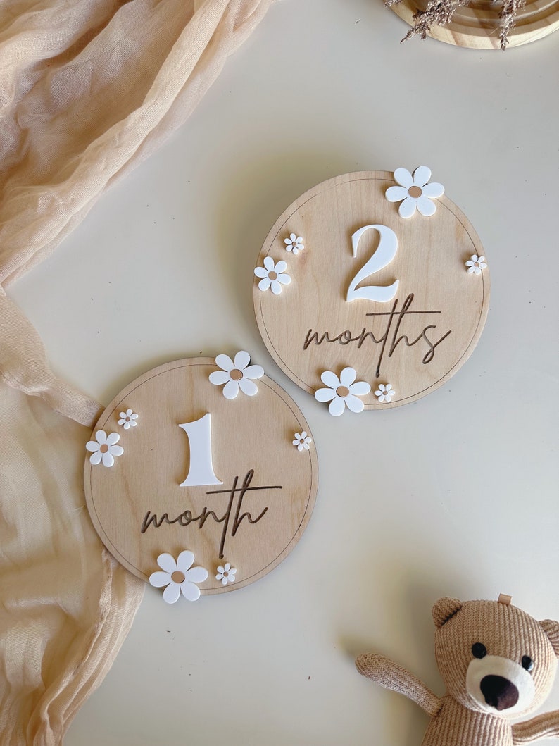 Baby Milestone Boho Baby Milestone Wooden daisy Flower Milestone Disc Monthly Baby Milestone Marker Baby Growth Baby Photo Prop image 1