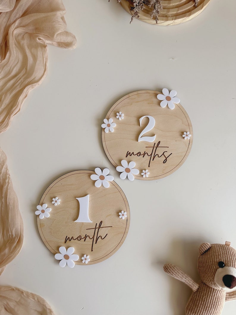 Baby Milestone Boho Baby Milestone Wooden daisy Flower Milestone Disc Monthly Baby Milestone Marker Baby Growth Baby Photo Prop image 1