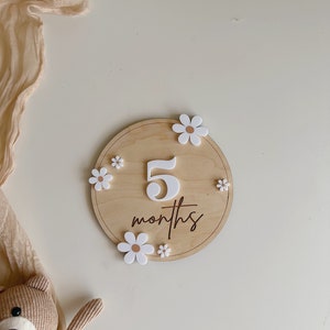 Baby Milestone Boho Baby Milestone Wooden daisy Flower Milestone Disc Monthly Baby Milestone Marker Baby Growth Baby Photo Prop image 2