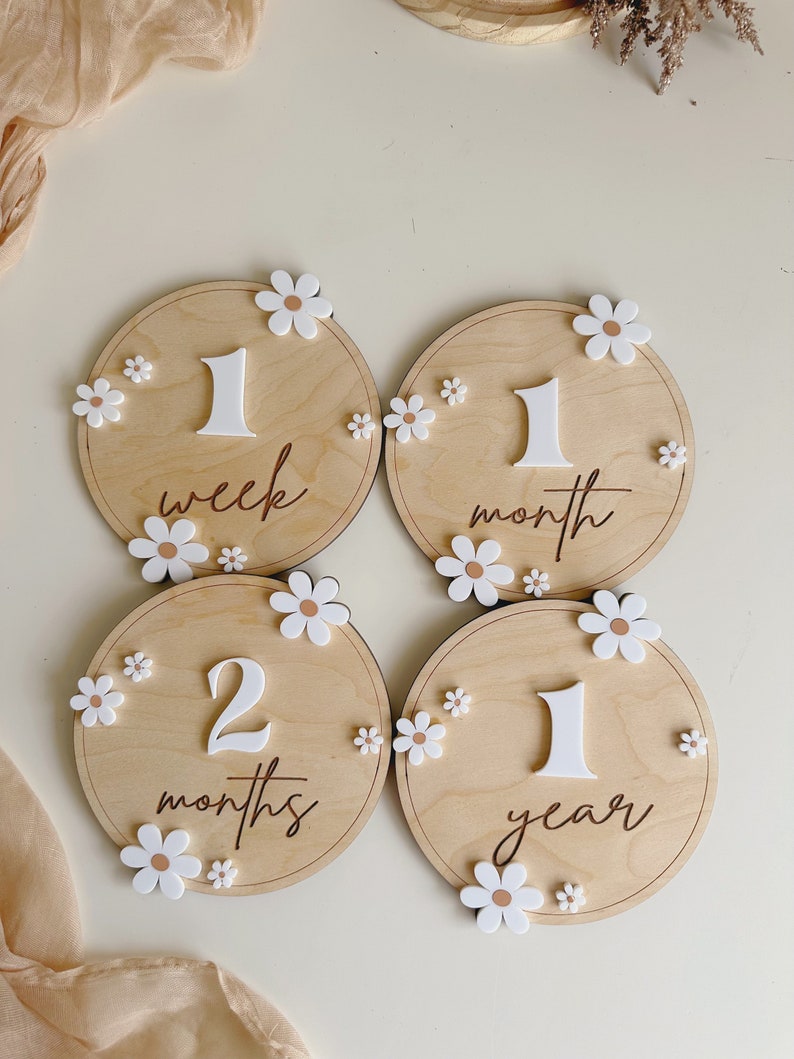 Baby Milestone Boho Baby Milestone Wooden daisy Flower Milestone Disc Monthly Baby Milestone Marker Baby Growth Baby Photo Prop image 4