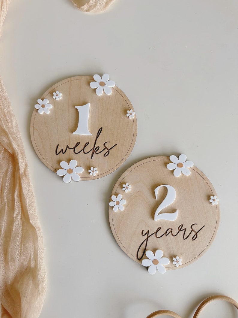 Baby Milestone Boho Baby Milestone Wooden daisy Flower Milestone Disc Monthly Baby Milestone Marker Baby Growth Baby Photo Prop image 4