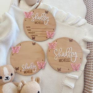 signe de naissance papillon | Faire-part de naissance | Faire-part de naissance en bois arqué | Plaque nominative personnalisée | Nom de naissance du bébé