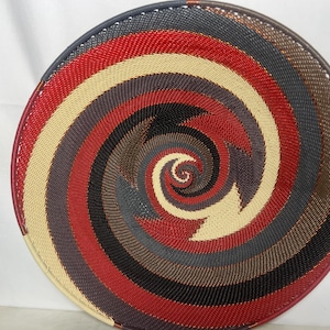 Cesta grande de alambre telefónico zulú sudafricano tejida a mano de 30 x 12 cm