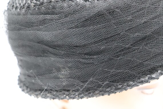 Vintage 1950s Black Straw Hat with Mesh Veil and … - image 7