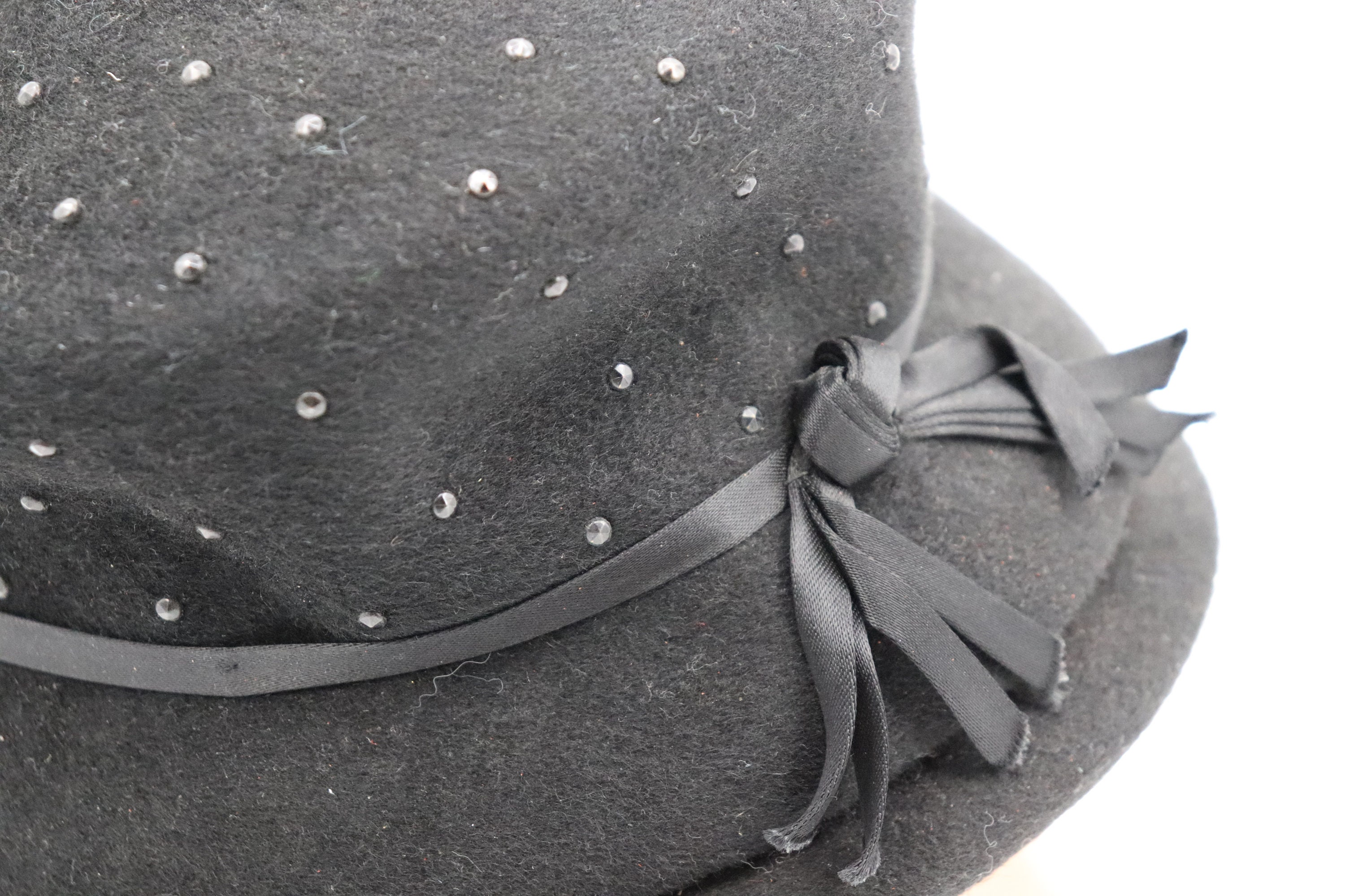 Vintage Black 100% Wool Hat With Bow and Beads - 1950s 