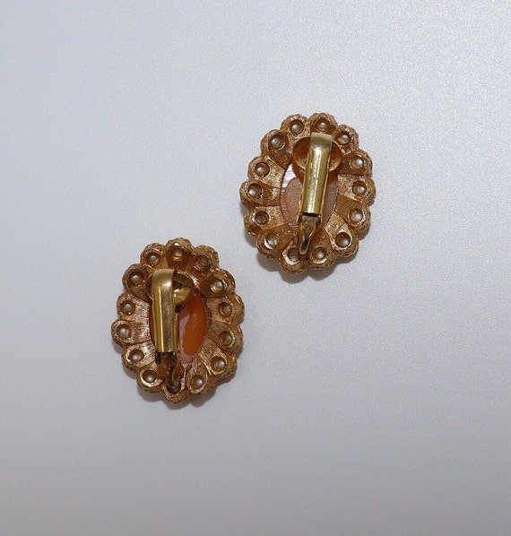 Vintage Gold Cameo Clip-On Earrings Antique Ornat… - image 3