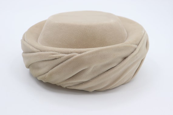 Vintage Beige Velveteen Hat - 50s 60s Pillbox Buc… - image 8