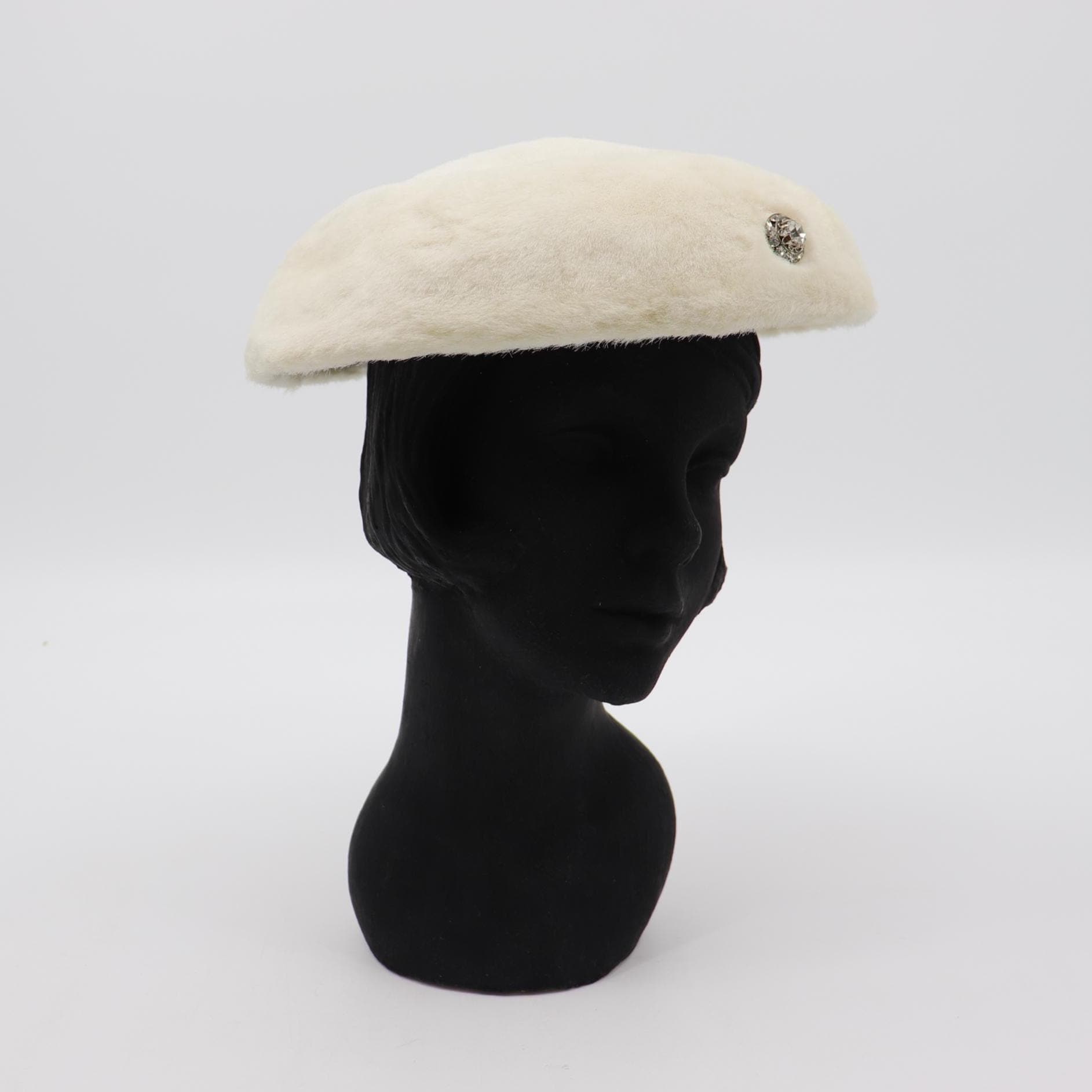 1960s White Fur Hat - Etsy display picture 1