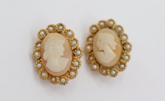 Vintage Gold Cameo Clip-On Earrings Antique Ornat… - image 2