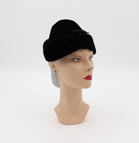 Vintage Black Velveteen Conical Hat - 1930s 1940s… - image 1