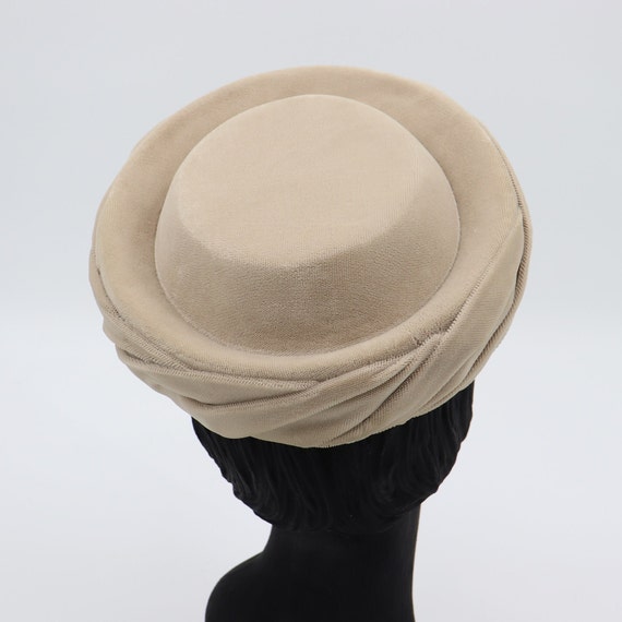 Vintage Beige Velveteen Hat - 50s 60s Pillbox Buc… - image 4