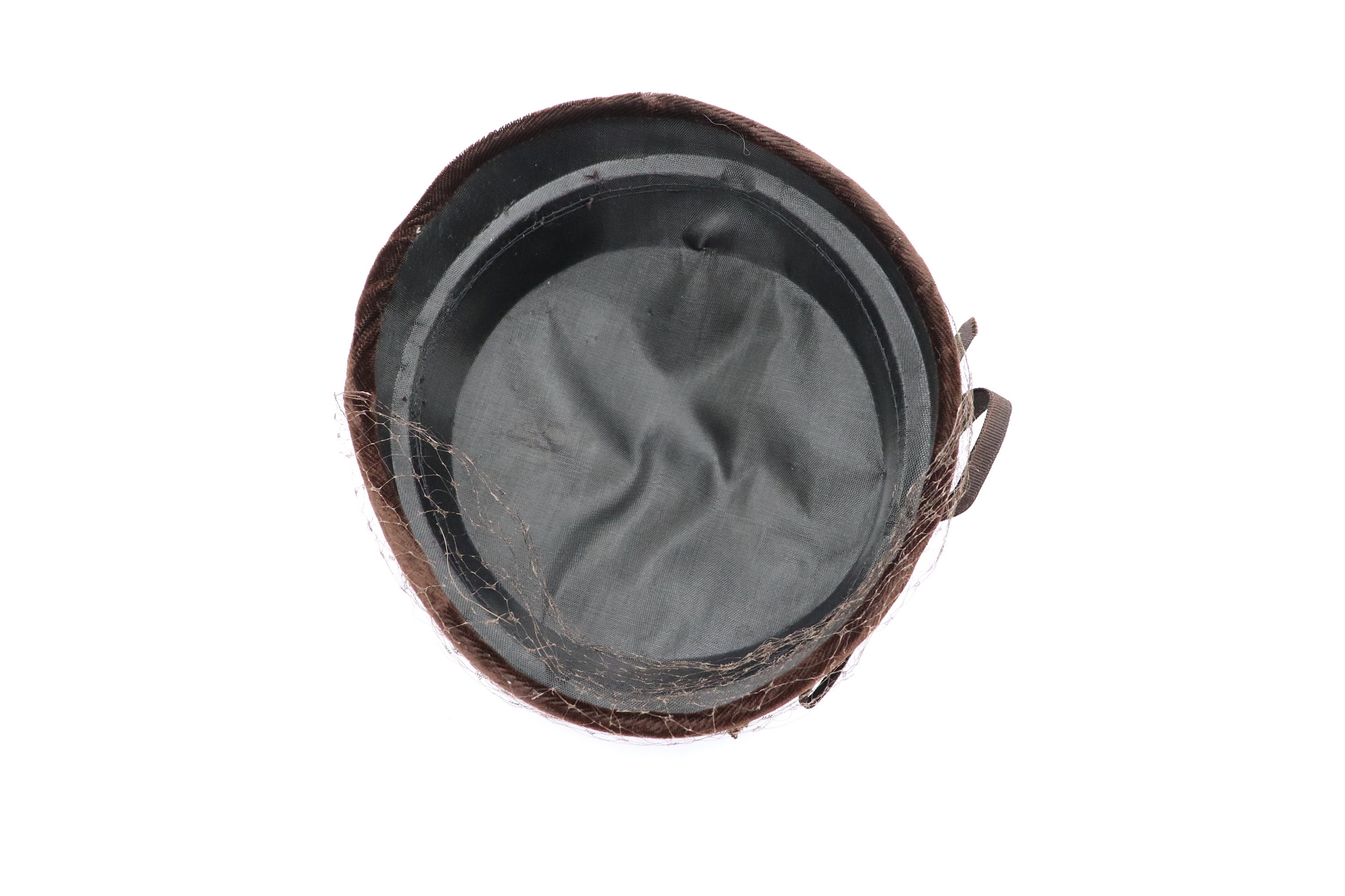 Vintage 1950s Brown Velveteen Pillbox Hat With Bow and Veil  display picture 2