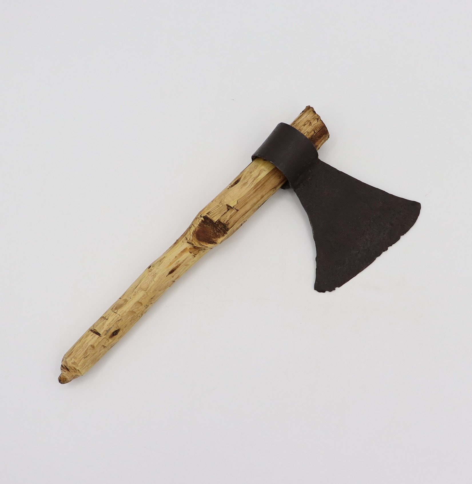Tête De Hache Ancienne En Fer Forgé - Outil Rustique Vintage, Collection E26