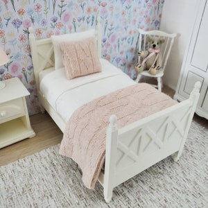 Miniature Dollhouse Pale Pink Cable Knit Throw Blanket and Pillow Set
