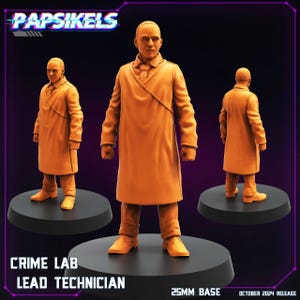 Peut inclure: Une miniature imprimée en 3D d'un technicien en chef de laboratoire criminel portant un long manteau orange, debout sur une base noire. La miniature fait partie d'un jeu de table.