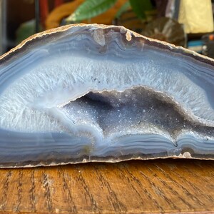 4lb 6oz Polished face banded & druzy agate - 100% natural except for the cut face and polished - unique mouse shaped druzy pocket