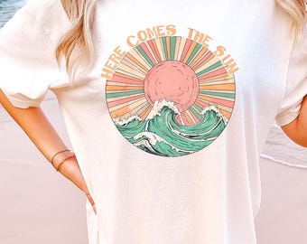 Comfort Colors® Here Comes The Sun Shirt, Retro Sun Graphic Shirt, Vintage Coastal Tee, Summer Beach Shirt, Aesthetic Sunshine Shirt for Him