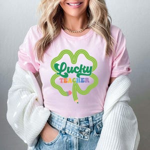 Camiseta Lucky Teacher Camiseta para profesor del Día de San Patricio Camiseta con trébol para profesor Regalo irlandés para profesor Atuendo para el Día de San Patricio Regalo Lucky Teacher imagen 2
