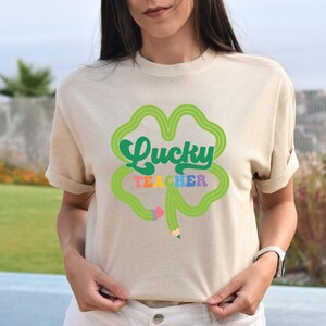 Camiseta Lucky Teacher Camiseta para profesor del Día de San Patricio Camiseta con trébol para profesor Regalo irlandés para profesor Atuendo para el Día de San Patricio Regalo Lucky Teacher imagen 7