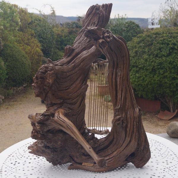 sculpture instrument musique bois décoratif