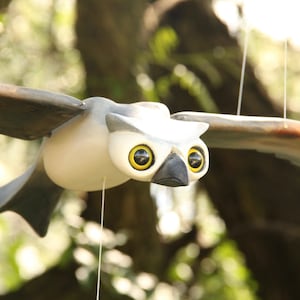 Pássaros móveis voadores de madeira Coruja da neve Berçário da floresta Coruja Móvel Decoração para casa Móvel Pátio Decoração Coruja Arte Presente para família Presente para amantes de corujas