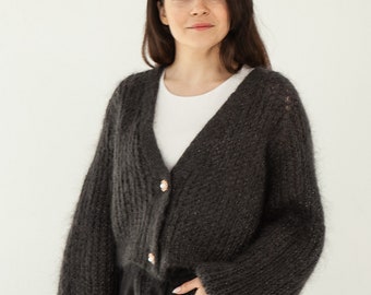 Cárdigan de mohair tejido a mano: suéter esponjoso de lana merino