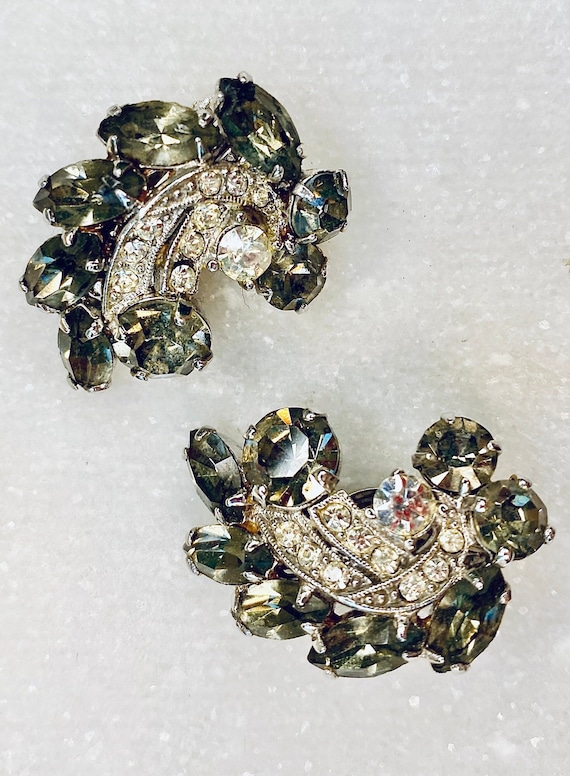 Vintage Midcentury Weiss Sparkly Clip On Earrings - image 6