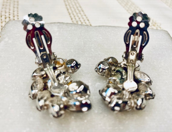 Vintage Midcentury Weiss Sparkly Clip On Earrings - image 4