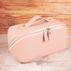 Full Grain Leather Toiletry Bag: Unisex Travel Makeup Organizer