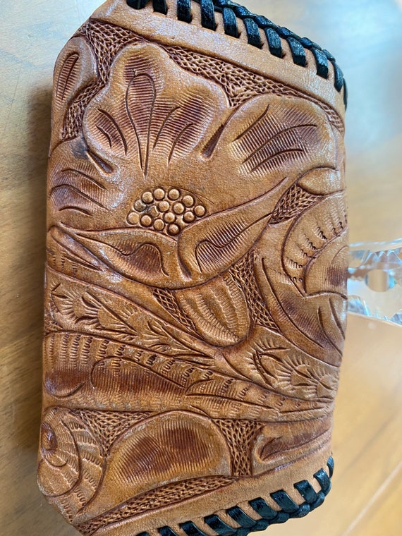 Vintage leather tooled coin case - image 3