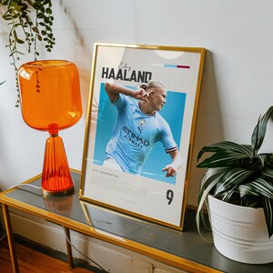 Póster Vibraciones retro de Erling Haaland | Leyenda de la ciudad | Tamaños A3 y A4 | Marco negro opcional | Impresión fotográfica de alta calidad