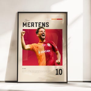 Póster Retro Vibes de Dries Mertens | Leyenda del Galatasaray | Tamaños A3 y A4 | Marco negro opcional | Impresión de fotografías de alta calidad