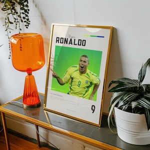 Póster Vibraciones retro de Ronaldo Nazario | Leyenda de Brasil | Tamaños A3 y A4 | Marco negro opcional | Impresión fotográfica de alta calidad