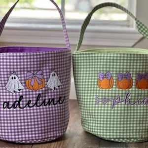Personalisierte gestickte Trick-or-Treat-Taschen | Gingham Halloween benutzerdefinierte Candy Bag | Kinder Süßes oder Saures Eimer | Süßer Halloween Stoffeimer