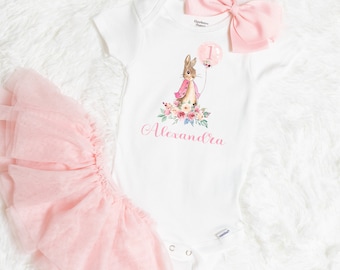 Flopsy personalizou o primeiro aniversário Bodysuit | Macacão Flopsy personalizado | Presente de Beatrix Potter | Roupa personalizada de aniversário de menina