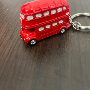 Vintage London Bus Keyring Red Double Decker Retro Keyring Hand Painted Metal Keychain Charm. 3.5cm x 2.5cm Model Bus on Split Ring Keyring