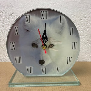White Snowy Wolf Wildlife Husky Print Glass Freestanding Clock. Mantelpiece or Desk Clock 13cm x 13cm. Lovely Gift or Home Accessory