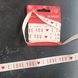San Valentino - Ti amo - Nastro 3 metri di nastro color crema largo 15 mm con la scritta I LOVE YOU stampata in rosso, progetto di artigianato per confezioni regalo