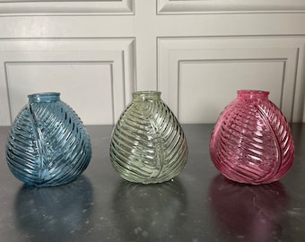Oval Leaf Shape Vase Modern Glass Vase in Pink or Blue Fresh or Artificial Flowers 14cm Bottle Vase Bud or small arrangements Centrepieces