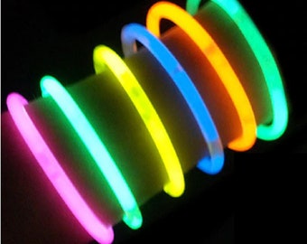 30 x 8" Glow Sticks Multicoloured with Connectors Bracelet Necklace Neon Party. 30 x 20cm Bands for Glow in the Dark Video, Party Favour etc