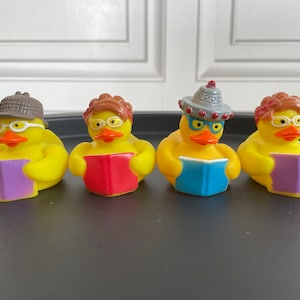 Book Club Mini Rubber Duck Set: Fun Gift, Wedding Favour, Duck Race etc. Cute Reader Ducks in Disguise Reading Novels in Bright Colours