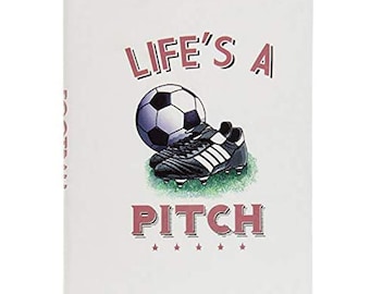 Cuaderno de fútbol A5 de tapa dura - La vida es un campo. Regalo de calidad para futbolistas o aficionados al fútbol, papelería para el hogar o la oficina, diario en blanco.