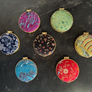 Embroidered Faux Silk Brocade Round Compact Mirror in Various Colours Gold Effect Butterfly Clasp 7cmx5cm Hinged Double Handbag Size Mirror