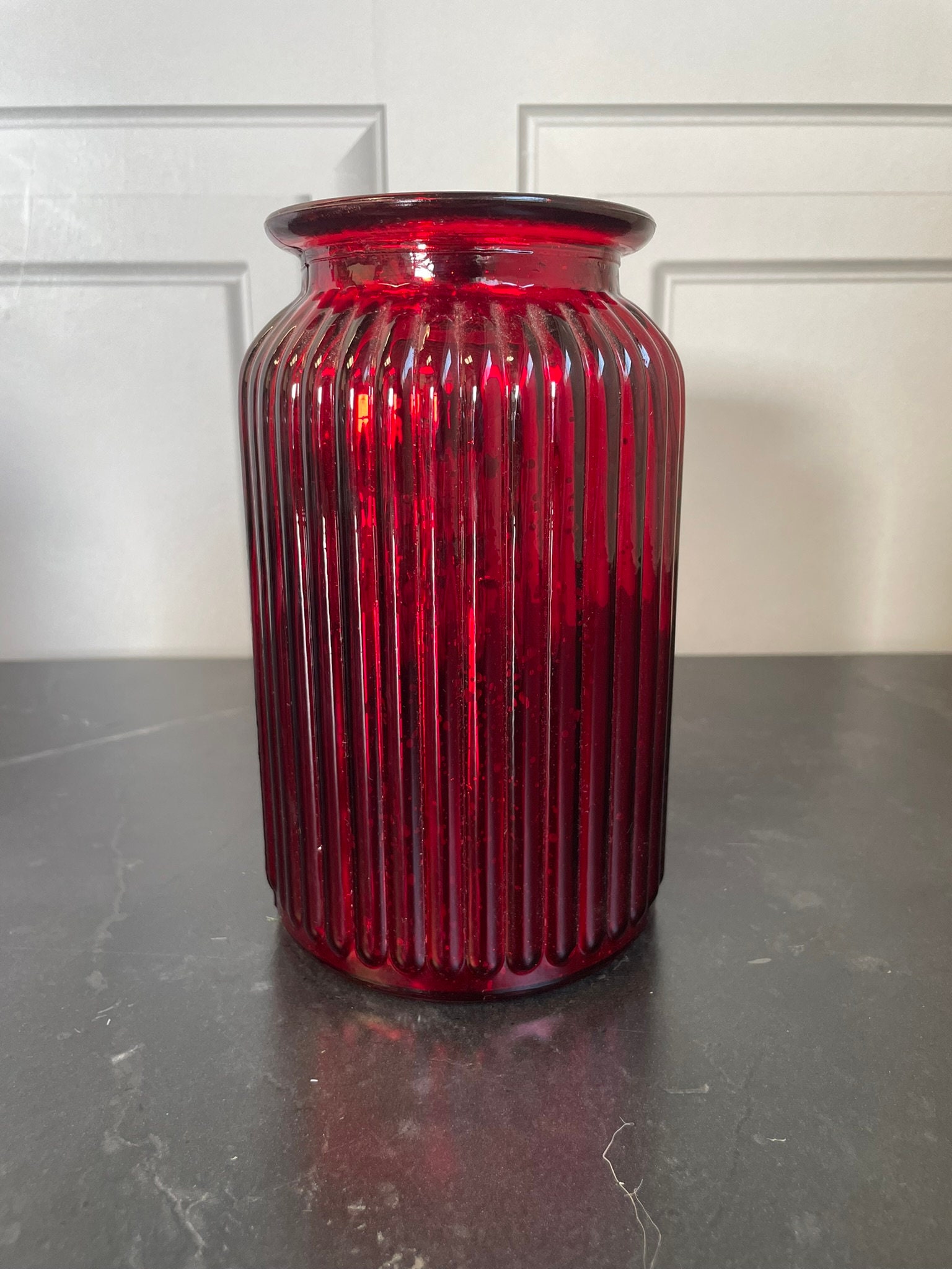 高さ18.5 cmのメタリックリブ付き花瓶、スプラッター仕上げのボトル型