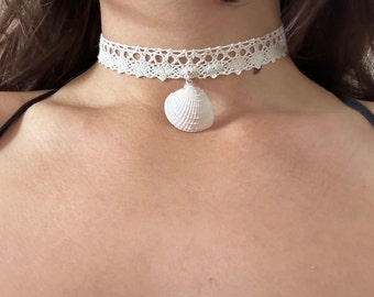 lace ribbon with shell charm