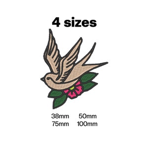 Puede incluir: Parche bordado de una golondrina marrón con una flor rosa y hojas verdes. El parche está disponible en cuatro tamaños: 38 mm, 50 mm, 75 mm y 100 mm.
