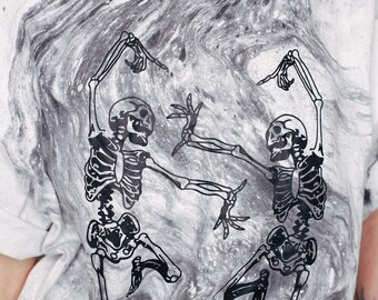 Ropa de esqueletos danzantes