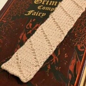 Diagonal Purls Bookmark Knitting Pattern