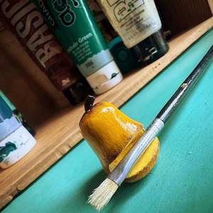 Repose pinceau artisanal en argile - fait main - Objet d'atelier Fruit - Outil pour artiste